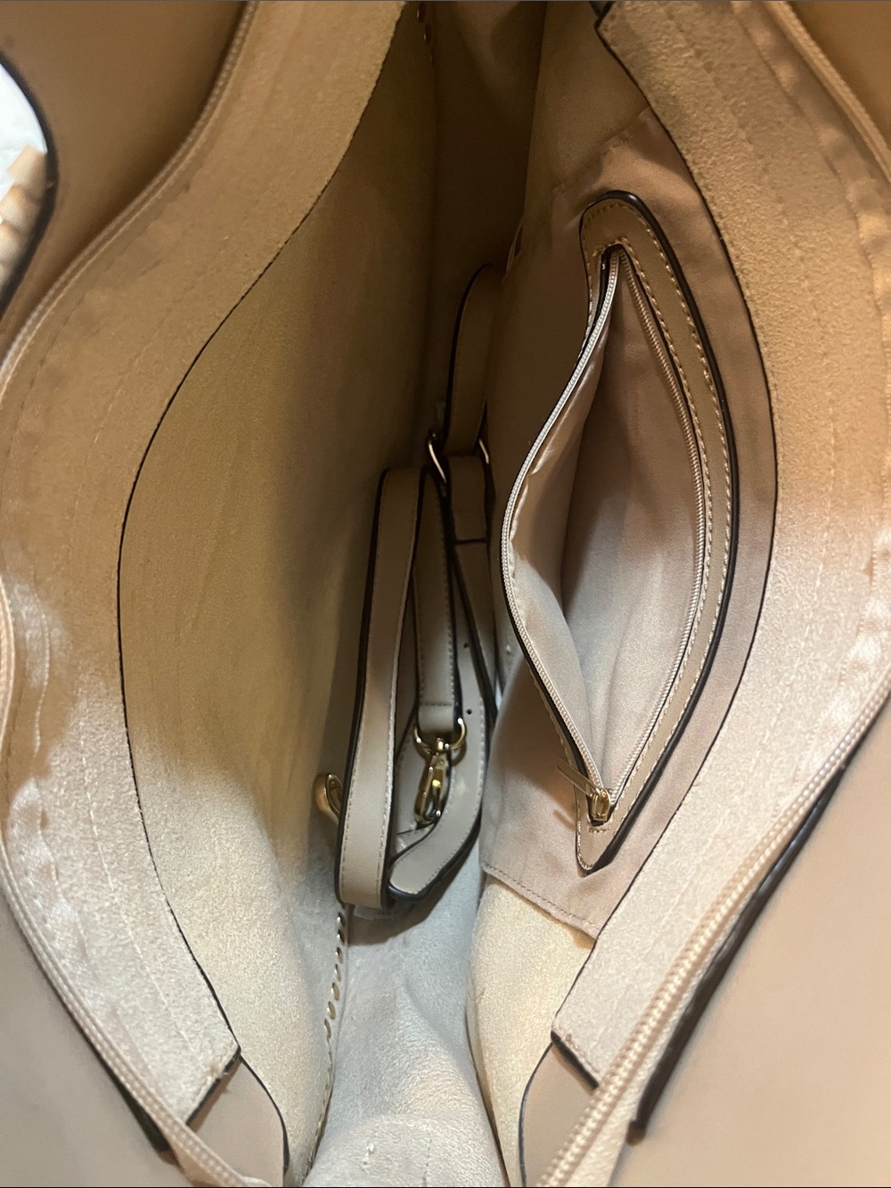 Fringed Circle Shoulder Bag in Beige - Vegan Leather - Picture 7 of 11